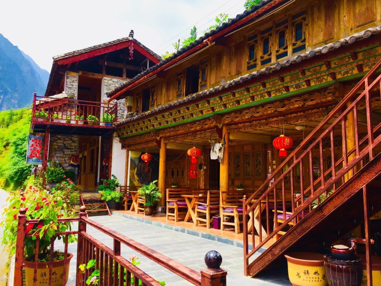 Tibet Guesthouse 虎跳峡卓玛客栈 Shangri-La Exteriör bild